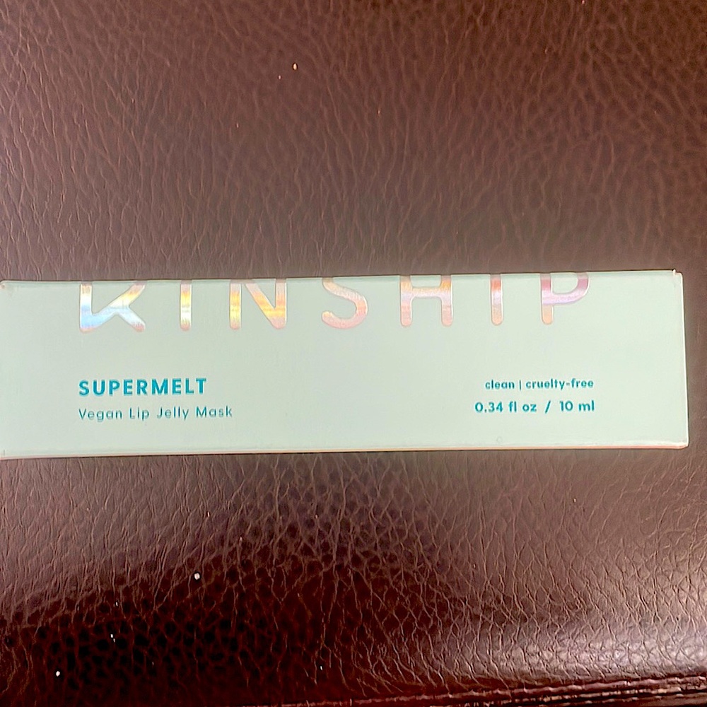 Daily lip treatment with melt-in hydration